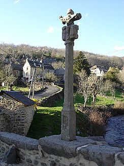 Pilgerkreuz auf der Brücke in Saint-Chély-d’Aubrac