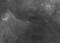 center Mondkrater Daguerre in der Bildmitte (NASA)