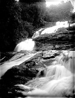 Wasserfälle des Sigi bei Amani (fotografiert zwischen 1906 und 1918)