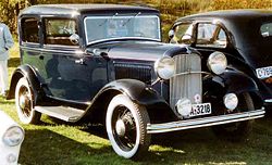 Ford V8 Tudor Deluxe Modell 18 (1932)