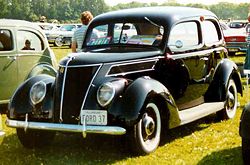 Ford V8 Tudor Modell 74 (1937)