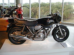 1982 Hesketh V1000 01.jpg