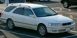 1999 Toyota Mark II Qualis 01.jpg