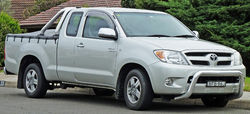 2005-2008 Toyota Hilux (GGN15R) SR5 Xtra Cab 2-door utility 01.jpg