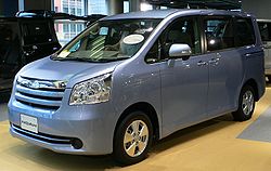 Toyota Noah X Grade (2007)