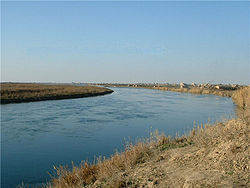 Abu Kamal liegt am Ufer des Euphrat