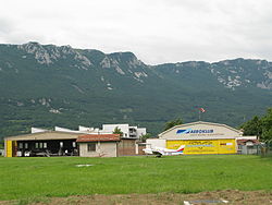 Flugplatz Ajdovščina: Hangars