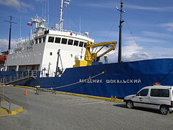 Akademik Shokalskiy im Hafen von Ushuaia