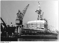 Die Krassin vor dem Auslaufen zur Funktionsprobefahrt am Kai der Wismarer Werft, 1959