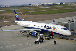 Eine Embraer 190 der Azul
