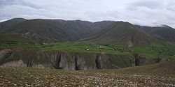 Campo Carreras de otro lado del Río Iruya.jpg