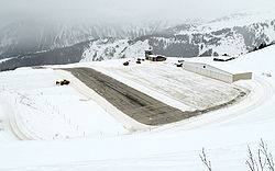 Ansicht des Flughafens im Winter
