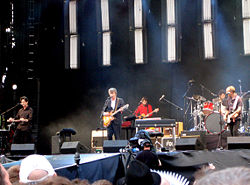 Crowded House 2007 während eines Auftritts im Londoner Hyde Park