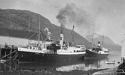 Die Barøy im Hafen von Lødingen (1930)