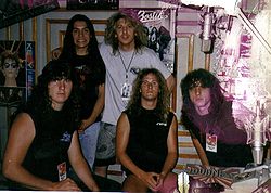 Death in Mexiko-Stadt im Juni 1989: (von links) Terry Butler, Paul Masvidal, Eric Greif (Manager), Bill Andrews, Chuck Schuldiner.