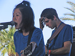 Deerhoof bei einem Auftritt auf dem Coachella Valley Music and Arts Festival, 2006