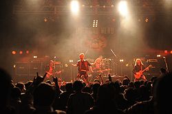 Diamond live bei einem Konzert in Japan 2008