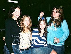 The Donnas im November 2004v.l. Brett Anderson, Torry Castellano, Allison Robertson, und Maya Ford
