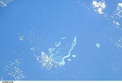 NASA-Austronautenbild der Reef Islands (Anm.: Norden ist rechts im Bild.)