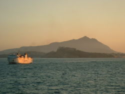 Die Inseln Procida und Ischia (im Hintergrund) vom Kap Miseno aus gesehen