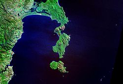 Freycinet-Halbinsel und darunter die Insel Schouten, vom Weltraum aus aufgenommen