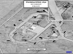 US-Militärbild mit zerstörtem Hanger