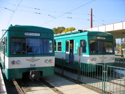Zwei Züge der HÉV in Szentendre