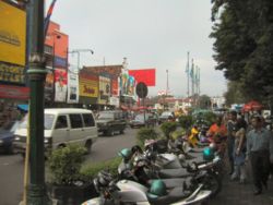 Die Malioboro-Straße in Yogyakarta, von den Einwohnern auch gerne "Marlboro-Street" genannt