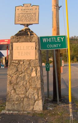 Grenzstein der Staatengrenze von Tennessee und Kentucky in Jellico