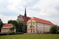Koster Kamenz, Gebäude und Klosterkirche