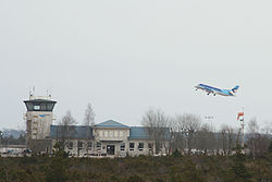 Kuressaare lennujaam, 2010.jpg