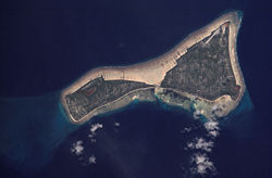 Das Atoll Kuria - links: Oneeke, rechts: Buariki