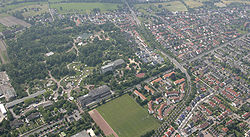 Luftbild des Landesgartenschaugeländes (links)