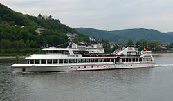 Die Godesburg auf dem Rhein
