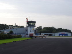 Tower und Hangar am Flugplatz Münster-Telgte