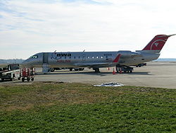 Bombardier CRJ200 der Pinnacle Airlines in Lackierung der ehemaligen Northwest Airlines