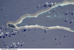 Westhälfte des Sapwuahfik-Atolls; Ngatik ganz links.