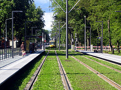 Straßenbahntrasse in der Karlsruher Nordstadt seit 2006 auf der von der Hardtbahn von 1870 bis 1913 genutzten Trasse