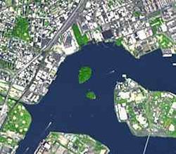 North und South Brother Island. Ausschnitt aus New York From Space