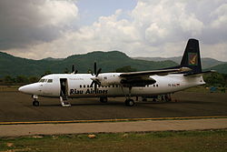 Fokker 50 der Riau Airlines