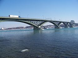Peace Bridge zwischen Fort Erie und Buffalo