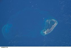 NASA-Bild des Atolls mit der Insel Platte