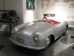 Das erste Fahrzeug, das den Namen Porsche trug: Der 356 Roadster von 1948