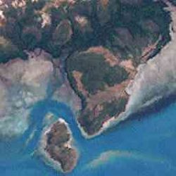 Landsat-Bild mit Port Lihou Island (Bildmitte)