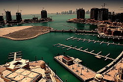 Große Bucht im Bau, Doha-Skyline im Hintergrund, Juni 2009