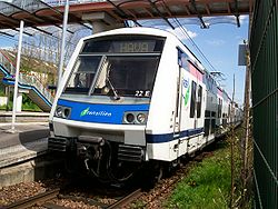 Ein Zug am Bahnhof Tournan