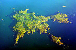 Luftbild von Sark mit Brecqhou unten rechts