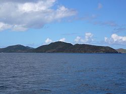 Scrub Island von Südosten, Great Camanoe im Hintergrund