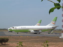 Mehrere Boeing 737-200 der Slok Air International