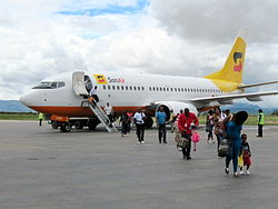 SonAir Boeing 737-700 am Flughafen Lubango